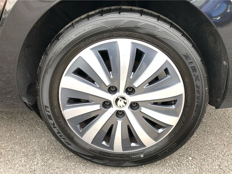 Škoda Superb COMBI 2.0 TDi DSG 7st. SYTLE - fotka 14 z 30