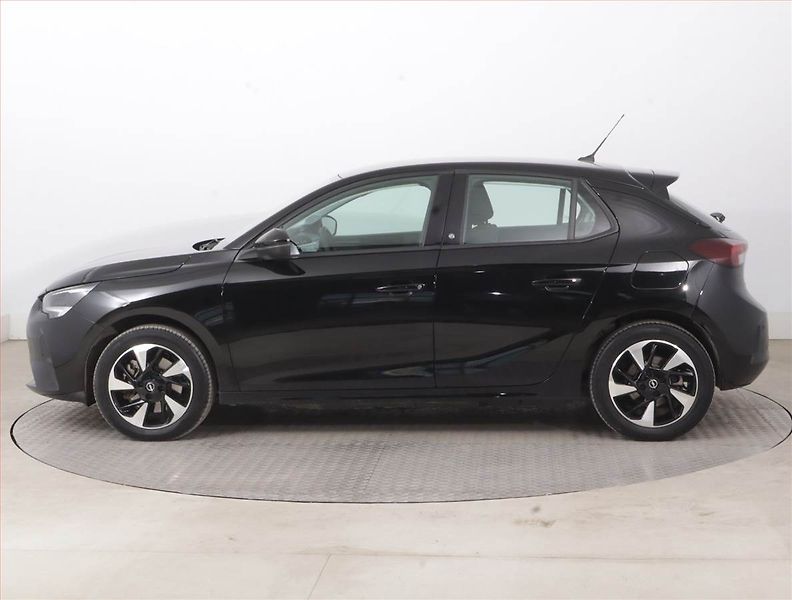Opel Corsa (2023) Elegance 50 kWh, SoH 100% - fotka 3 z 19