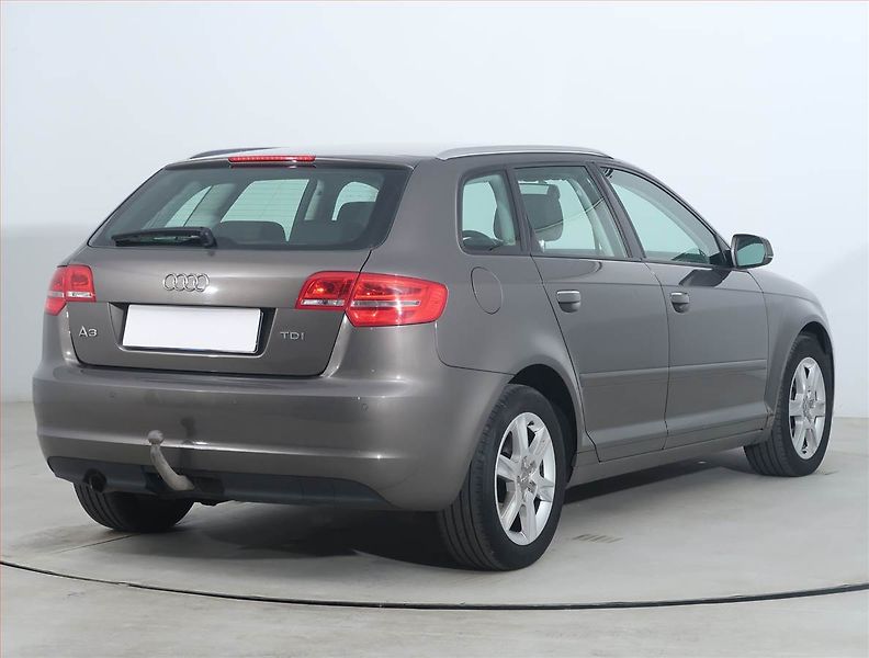 Audi A3 (2011) 1.6 TDI, Tempomat - fotka 5 z 18