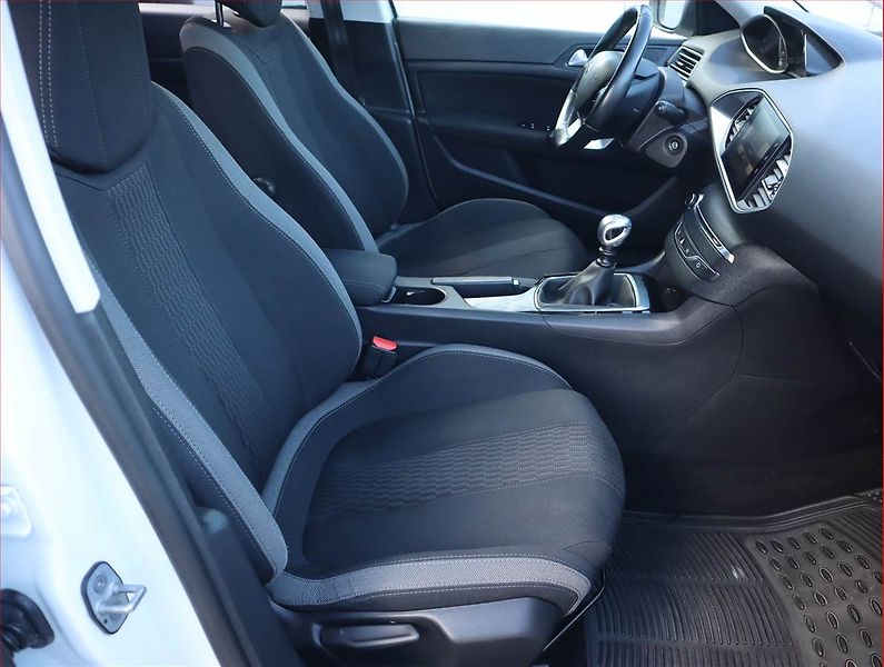 Peugeot 308 (2016) Style 1.6 BlueHDi, Serv.kniha - fotka 9 z 20