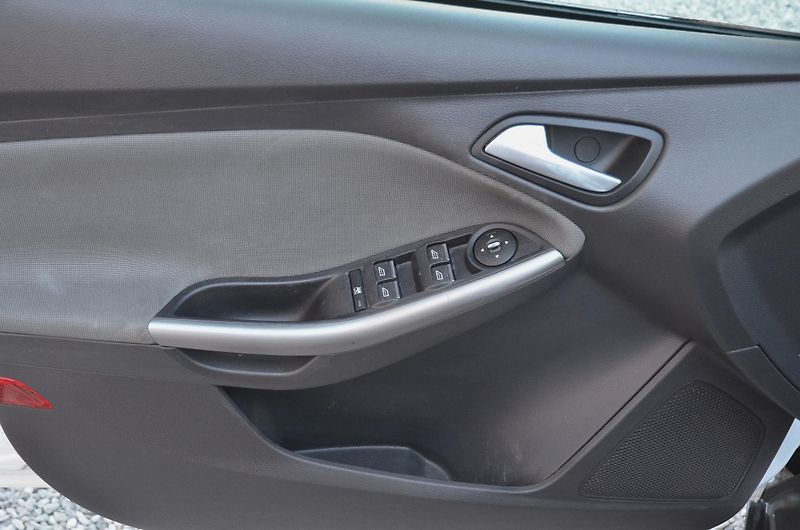 Ford Focus (2011) 1.6i 92kW / 2x kola / TAŽNÉ - fotka 18 z 28