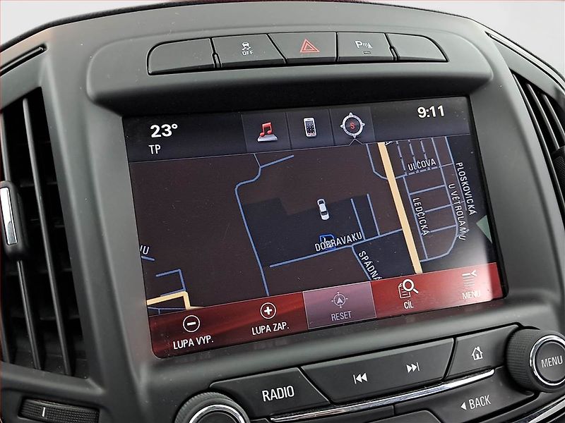 Opel Insignia (2013) 2.0 CDTI, Tempomat - fotka 13 z 20