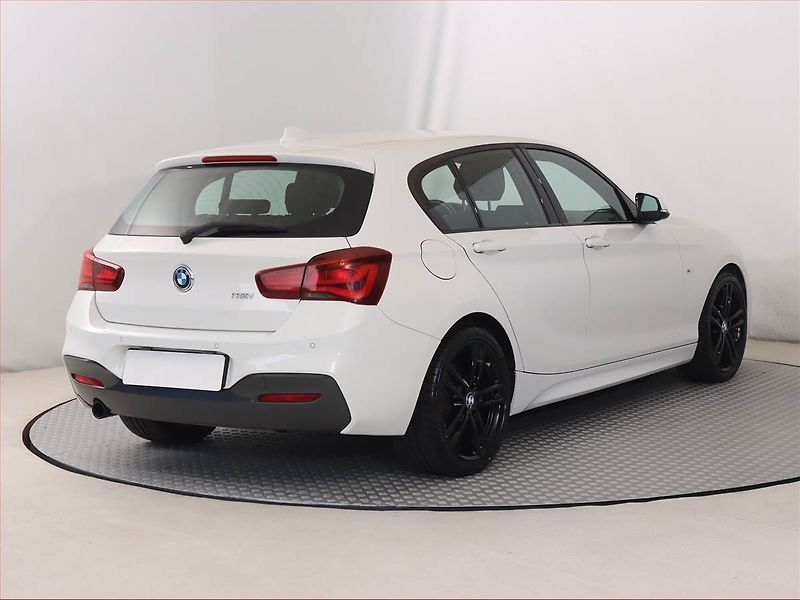 BMW Řada 1 (2018) M Sport 118i, Automat - fotka 5 z 21