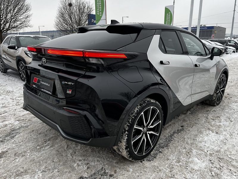 Toyota C-HR 2.0 Plug-in Hybrid ODBĚR IHNED - fotka 6 z 29