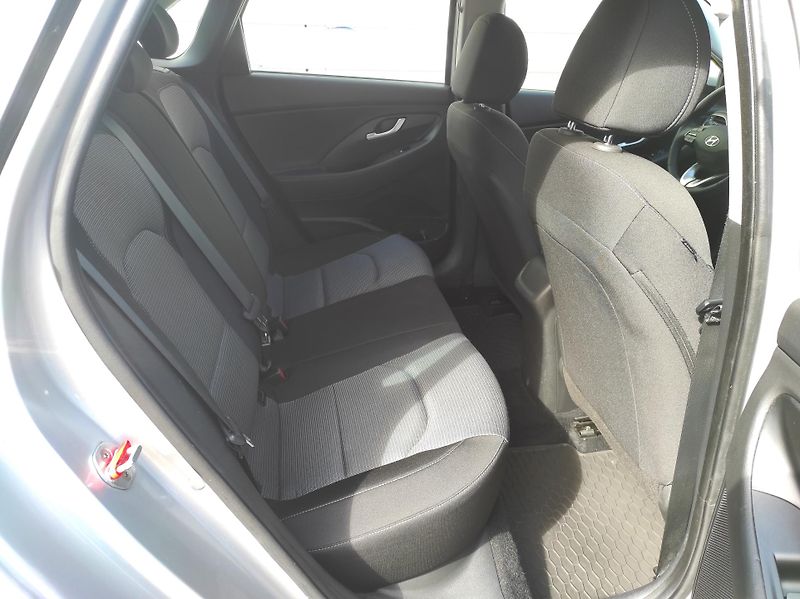 Hyundai i30 1,4DOHC 16V,73kW,Top KM - fotka 8 z 37