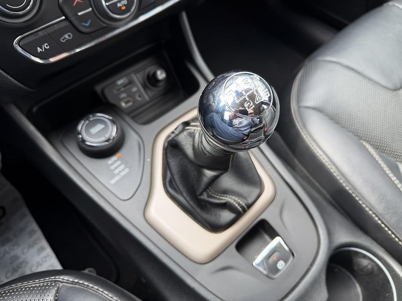 Jeep Cherokee 2.0 M-JET 4X4 LIMITED NAV KŮŽE - fotka 31 z 43