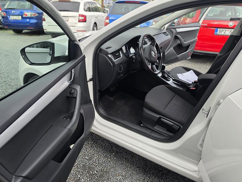 Škoda Octavia 1.6 TDI DSG.  - fotka 8 z 19