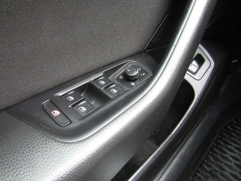 Volkswagen Passat (2021) 2.0 TDI 110kW DSG ACC - fotka 30 z 46