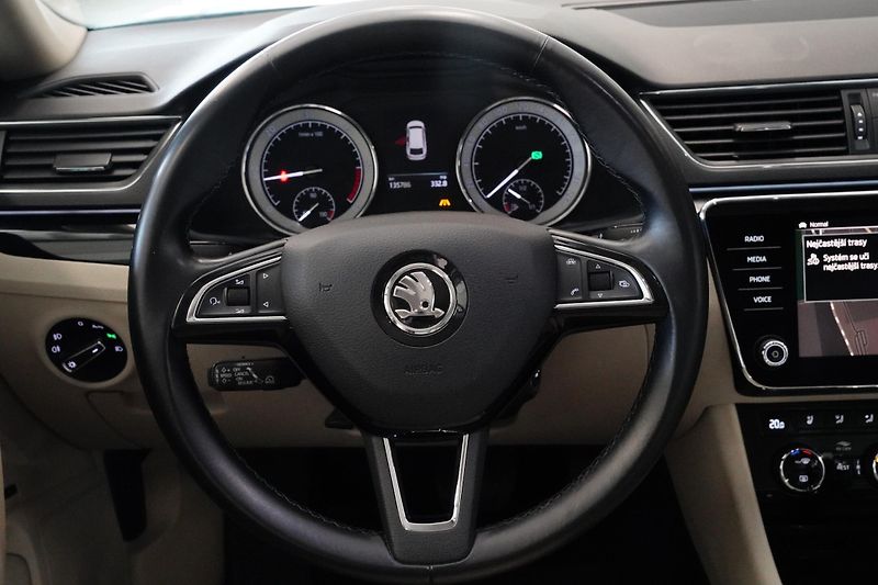 Škoda Superb - fotka 18 z 28