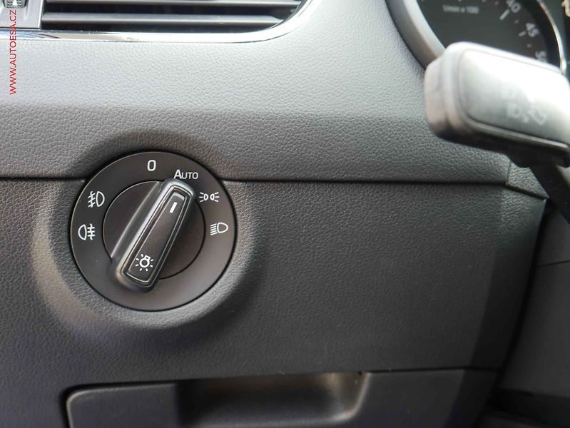 Škoda Octavia (2014) 1.6 TDi, ČR, LED - fotka 14 z 16