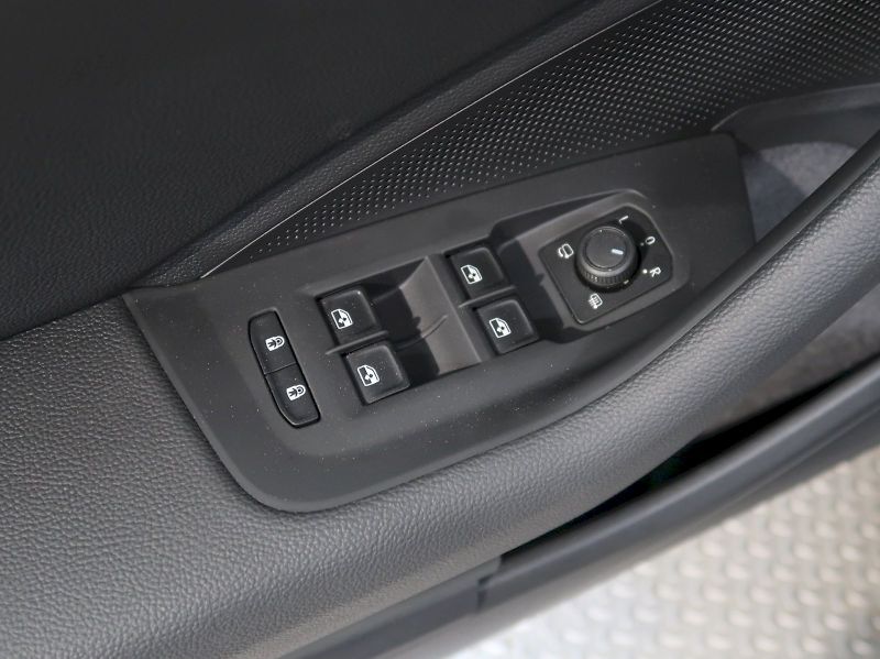 Škoda Superb (2025) SPORTLINE 2.0TSI 195KW 4x4 DSG - fotka 42 z 48