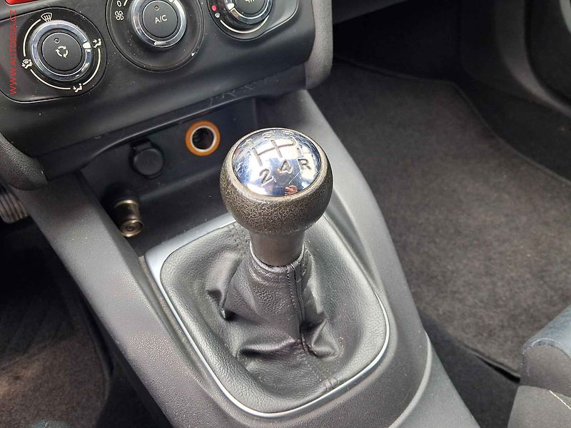 Citroën C4 (2011) 1.4i, AC - fotka 14 z 14