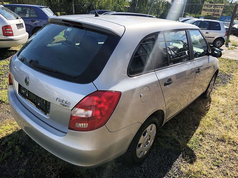Škoda Fabia 1.4 16V Combi  Cool - fotka 5 z 26