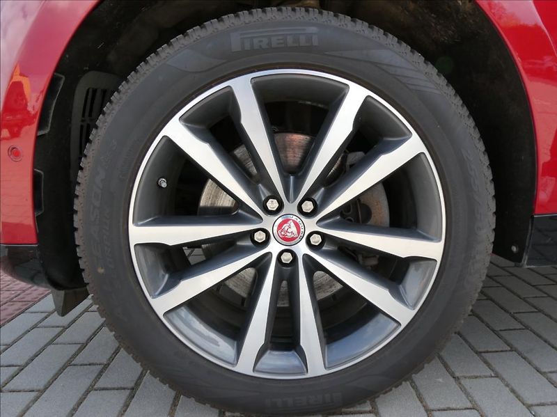Jaguar F-Pace 2,0 D200 SE,1.maj,ČR,DPH,Pano - fotka 10 z 40