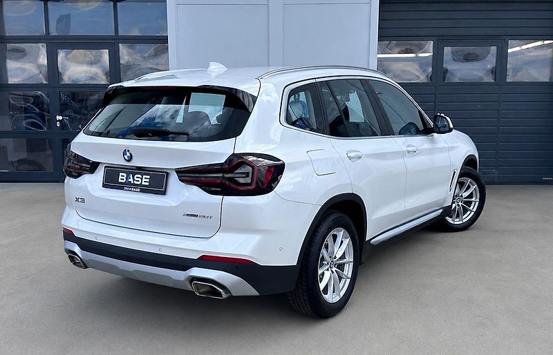 BMW X3 xDrive20i - fotka 4 z 22