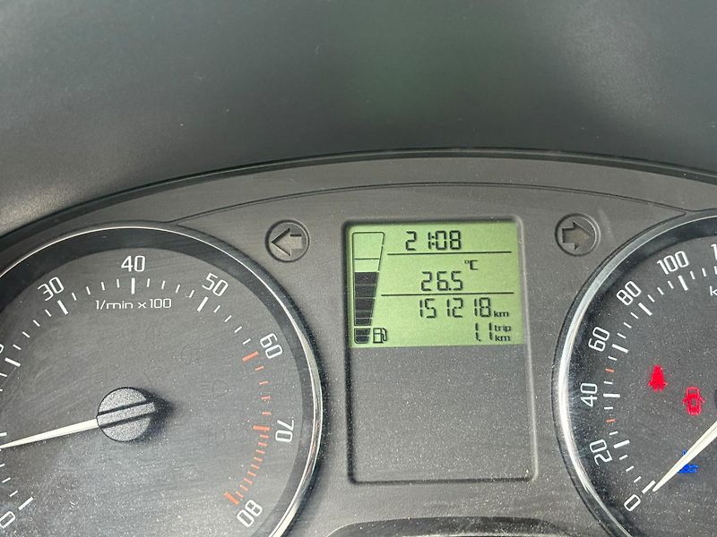 Škoda Fabia (2010) 1.2TSi,63KW,VYHŘ.SEDADLA,TEMP. - fotka 13 z 21