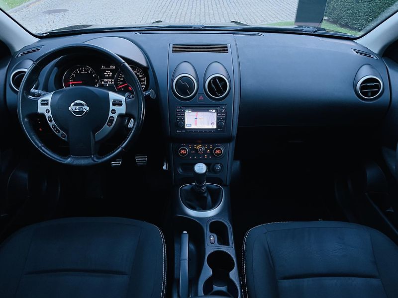 Nissan Qashqai 2.0i +2 MAN 1MAJ TAŽNÉ KAMERA - fotka 24 z 46