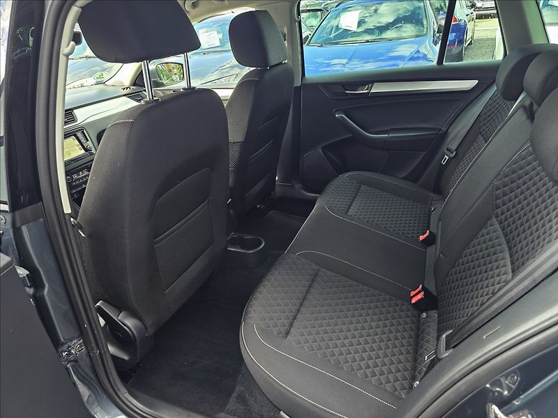 Škoda Rapid 1,0 TSi Drive NAVI ALU - fotka 23 z 39
