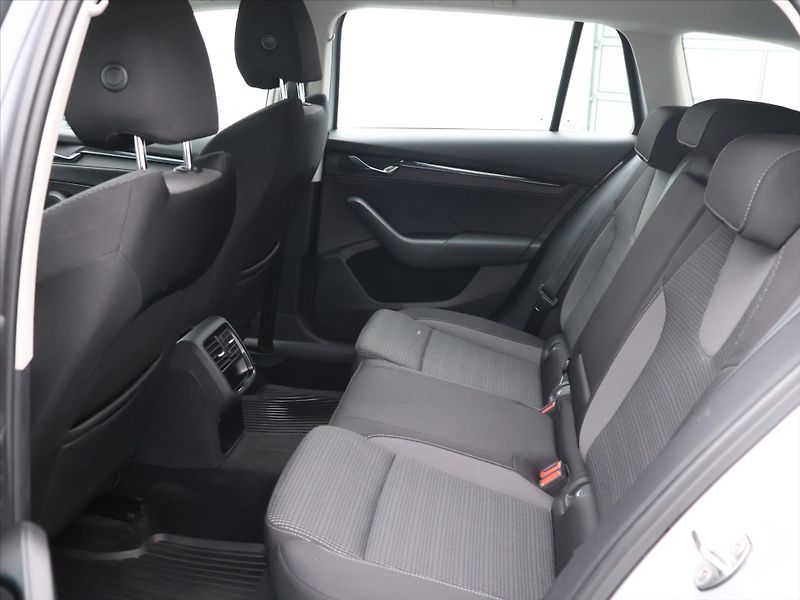 Škoda Octavia 2,0 TDI 85kW Ambition CZ DPH - fotka 13 z 27