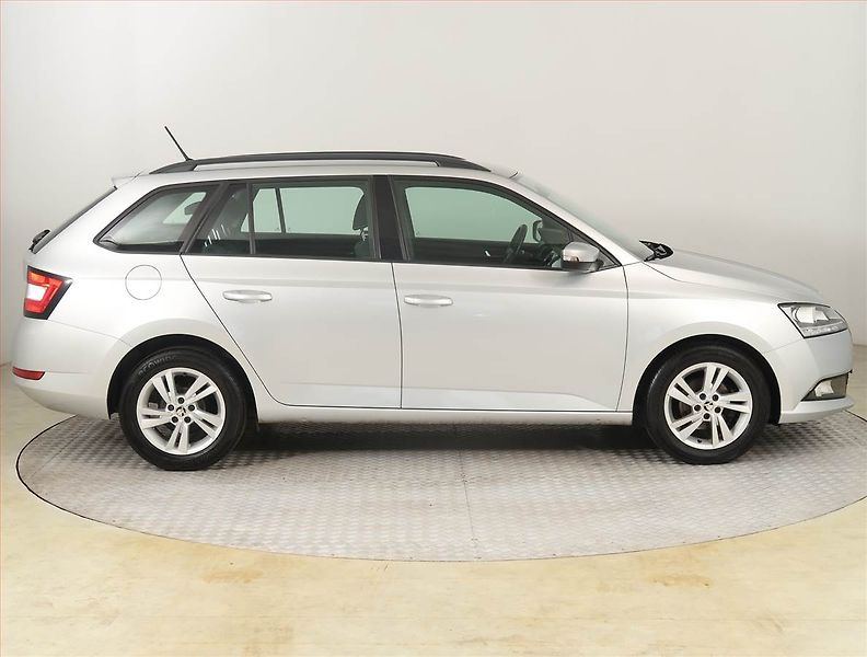 Škoda Fabia (2022) Ambition Plus 1.0 TSI - fotka 6 z 17