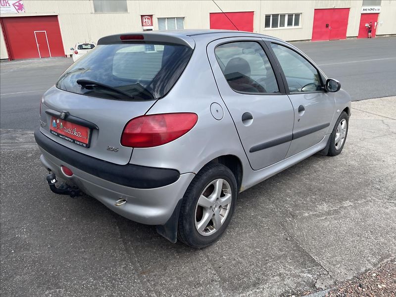 Peugeot 206 1,4i 55kW*tažné*Zachovalé auto - fotka 5 z 36