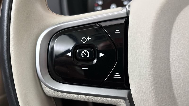 Volvo XC90 2.0 B5 AUT AWD Inscription - fotka 14 z 32