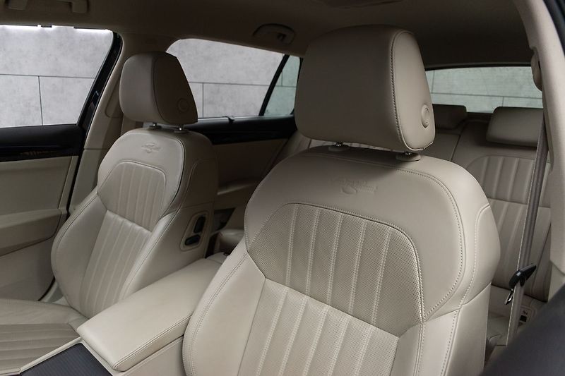 Škoda Superb 2.0 TSI 206kW L&K 4x4*TAŽNÉ*ČR - fotka 22 z 48
