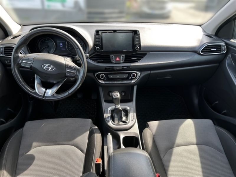 Hyundai i30 1,5 T MHEV Comfort - fotka 9 z 11