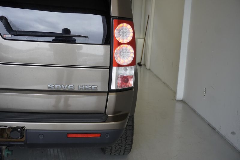 Land Rover Discovery DISCOVERY 4  3,0D SDV6 HSE 4WD - fotka 9 z 34