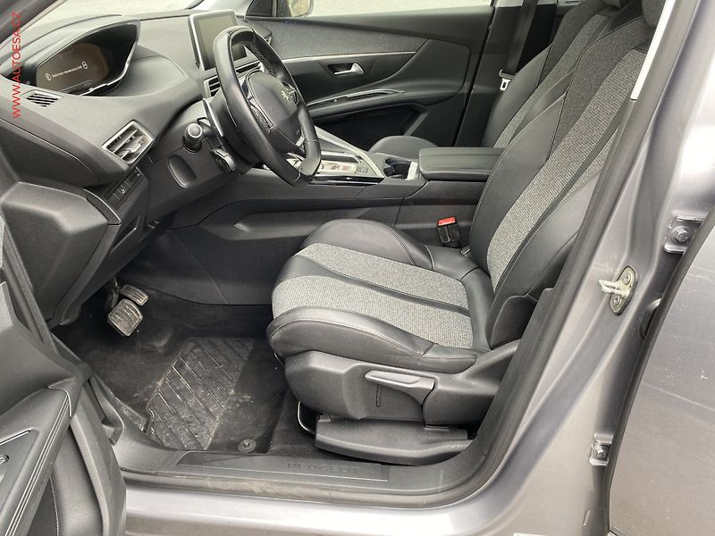 Peugeot 5008 (2018) 1.2PT, Allure, AT, LED - fotka 9 z 19