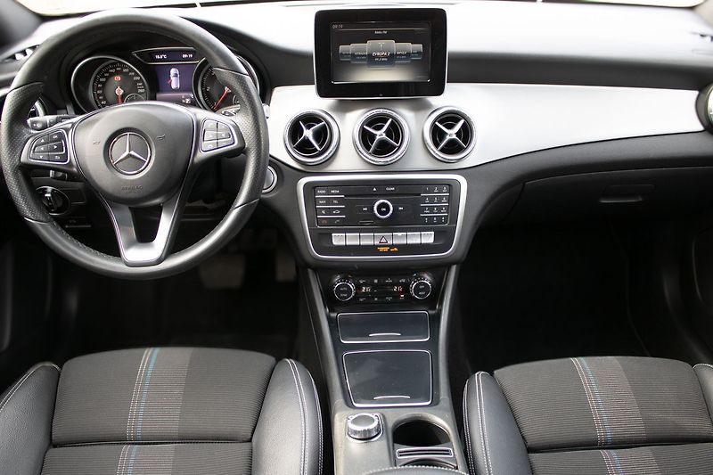 Mercedes-Benz CLA Doložitelný servis, 180, 80 kW - fotka 10 z 36