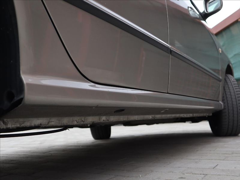 Škoda Fabia 1,4 16V Ambiente Klima - fotka 23 z 38