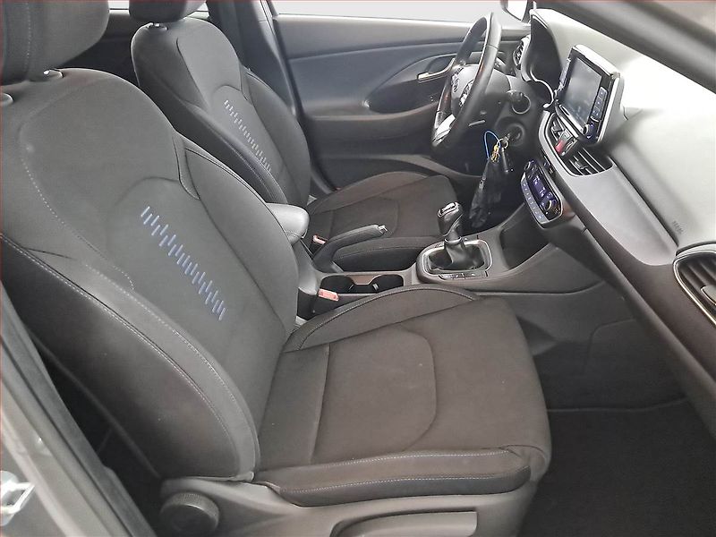 Hyundai i30 (2019) Style 1.4 T-GDI, ČR,1.maj - fotka 9 z 18