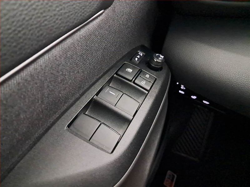 Toyota Yaris Cross (2024) GR Sport 1.5 VVT-iE - fotka 20 z 21