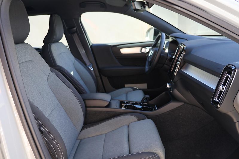 Volvo XC40 (2024) Plus, B3 Mild hybrid, Benzín,  - fotka 10 z 20