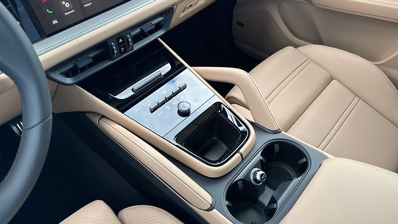 Porsche Cayenne S E-Hybrid - fotka 22 z 30