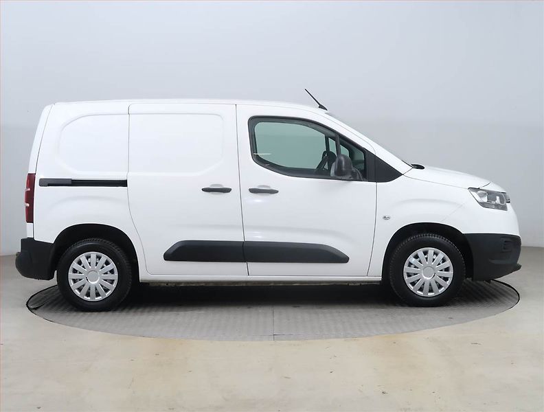 Toyota ProAce City (2020) 1.5 D4-D, ČR - fotka 6 z 12