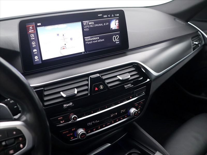 BMW Řada 5 3.0 540d 250kW xDrive CZ DPH - fotka 27 z 44