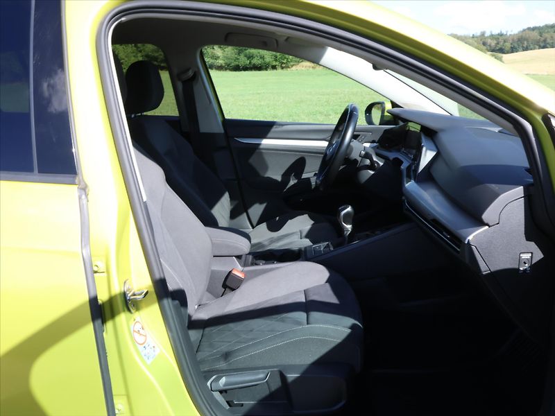 Volkswagen Golf 1,5 TSI 110kW CZ LED 1.Maj - fotka 12 z 24