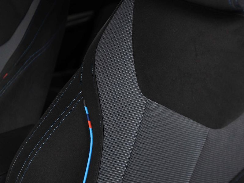 BMW Řada 3 330i xDrive Touring - fotka 19 z 21