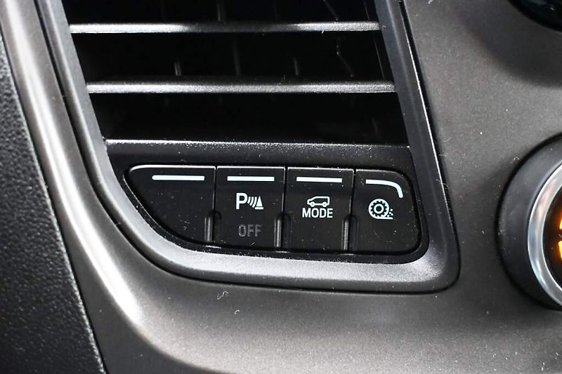 Ford Transit Custom (2020) 2.0 320 L2H1 9 Míst Klima ACC - fotka 18 z 26