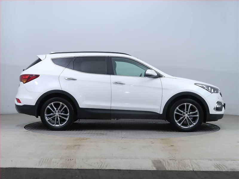 Hyundai Santa Fe (2018) Executive 2.2 CRDi Blue, 4X4 - fotka 6 z 14