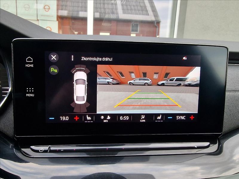 Škoda Octavia 2.0TDI Style, původ ČR,1.Maj. - fotka 26 z 50
