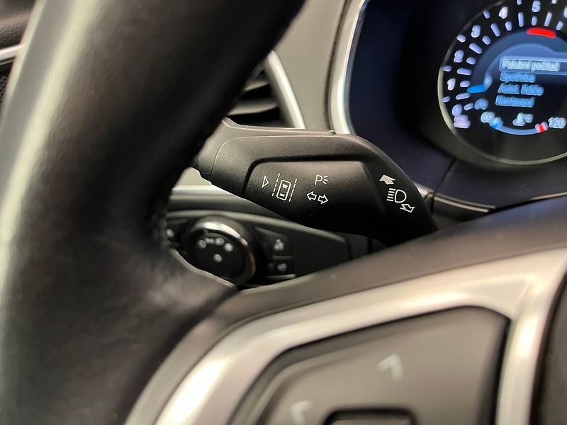 Ford S-MAX 2.0 EB Titanium manuál 7 míst - fotka 13 z 63