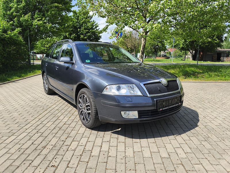 Škoda Octavia 2.0 FSI kombi Elegance LPG - fotka 15 z 29
