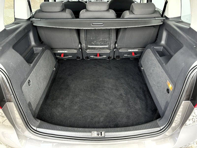 Volkswagen Touran (2011) 2.0 TDI 103kW DPF MP6 Comfortl - fotka 23 z 27