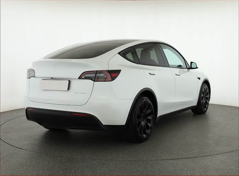 Tesla Model Y (2021) Long Range AWD 75kWh, SoH 89% - fotka 5 z 23