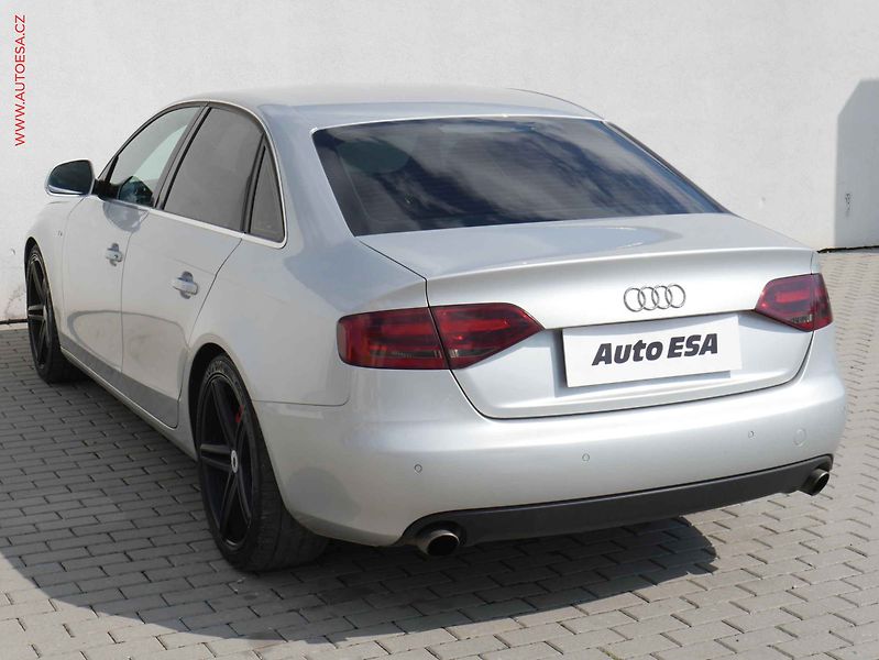 Audi A4 (2008) 3.2 FSi Quattro, ČR, S-line - fotka 6 z 20