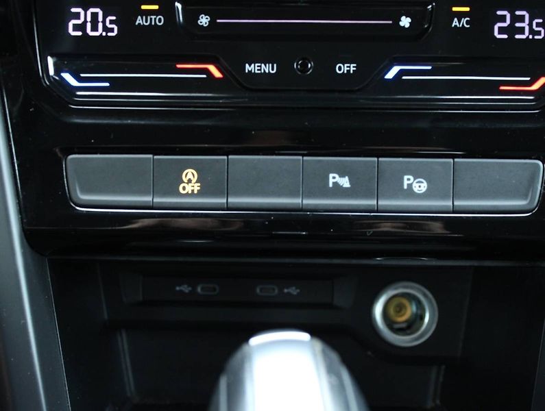 Volkswagen Touran (2022) 2.0 TDI 110kW DSG tažné LED - fotka 11 z 35