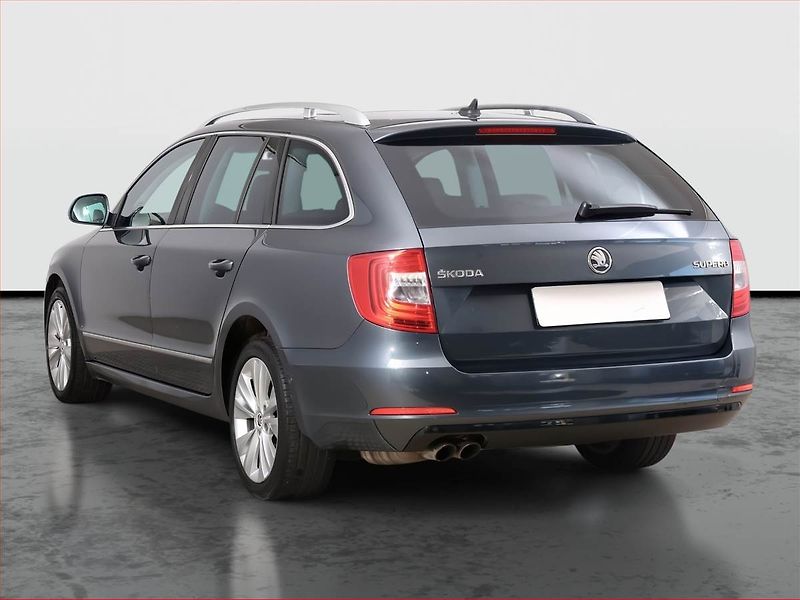 Škoda Superb (2014) 2.0 TDI, Navi, Xenony - fotka 4 z 19